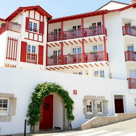 Relais Des Tilleuls Hasparren Exterior foto